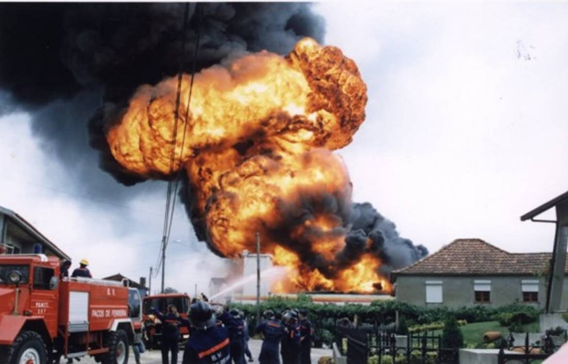 Incêncio-Fábrica-de-Tintas-e-Vernizes-1.jpg