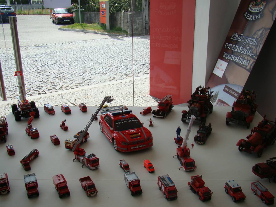 Exposição-de-miniaturas-do-bombeiro-de-2ª-Vitor-Leal-Quadro-Ativo.jpg