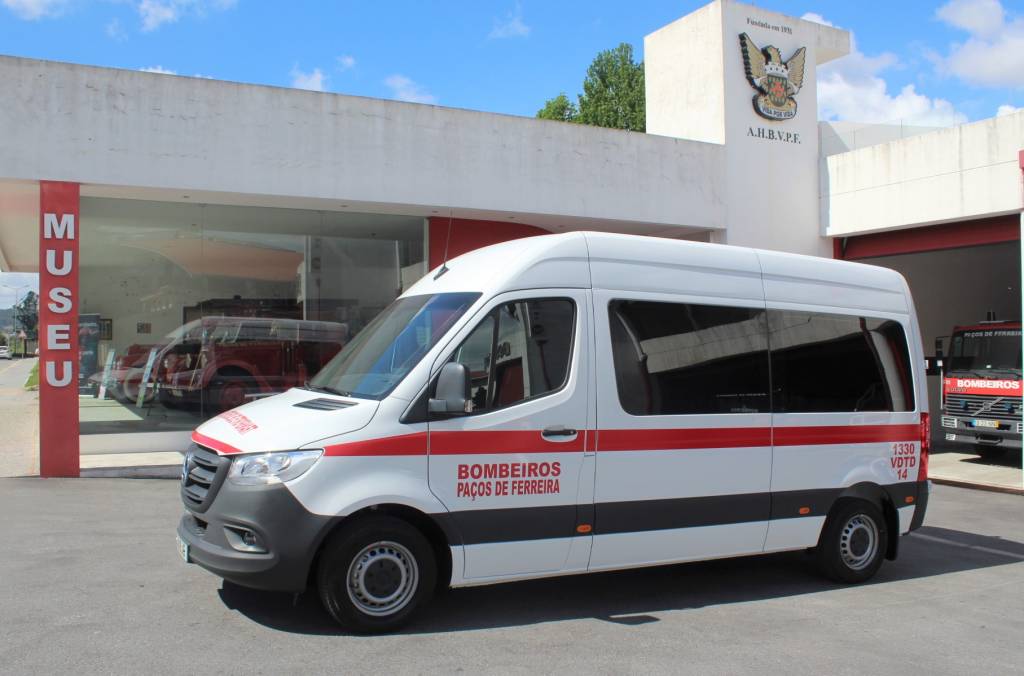 Bombeiros adquirem nova ambulância