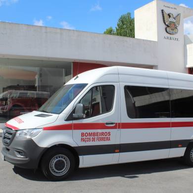 Bombeiros adquirem nova ambulância